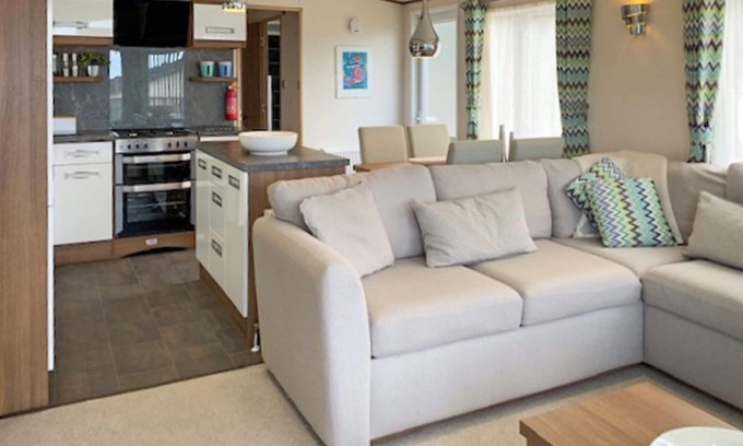 Tan-y-groes Ski Chalet | 1 bedroom accommodation in Tresaith Beach, Cardigan, Ceredigion