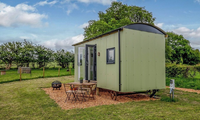 Bradbourne Cottage | 1 bedroom accommodation in Parwich, near Ashbourne