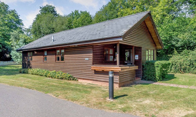 Kilcot Ski Chalet | 1 bedroom accommodation in Kilcot, Newent