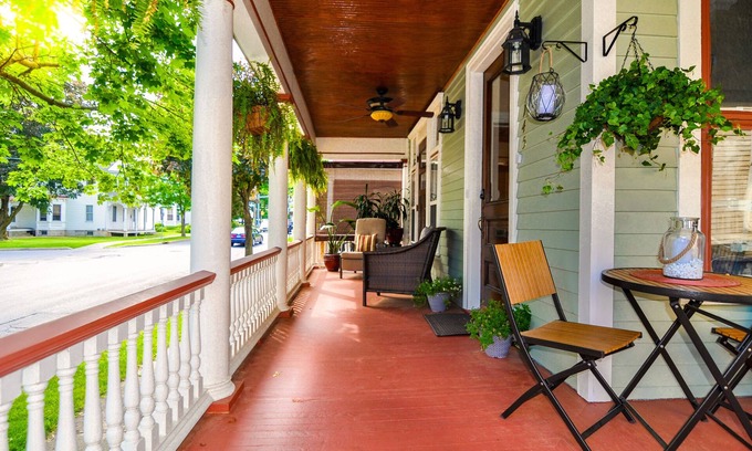 Saratoga Springs Apartment | 1 bedroom apartment Downtown in Classic Victorian #A