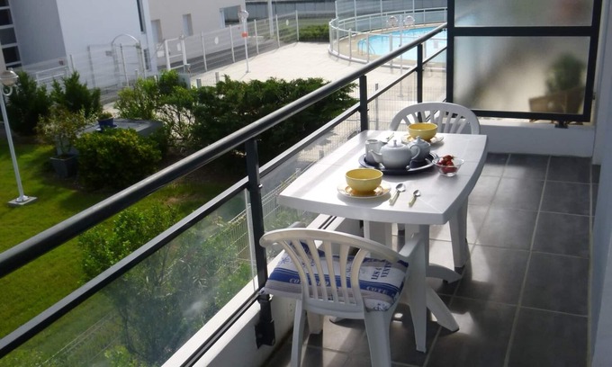La Rochelle City Centre Apartment | 1-bedroom apartment, south-facing terrace, swimming pool, parking space