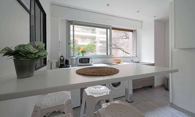 16th Arrondissement Apartment | 1 Bedroom Apartment - Monet Museum & Trocadero