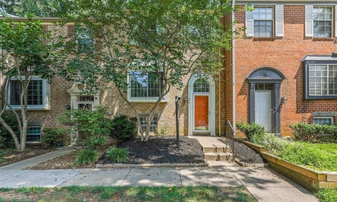 Simpsonville House | 1 bedroom basement apartment w/washer, Wifi, heating