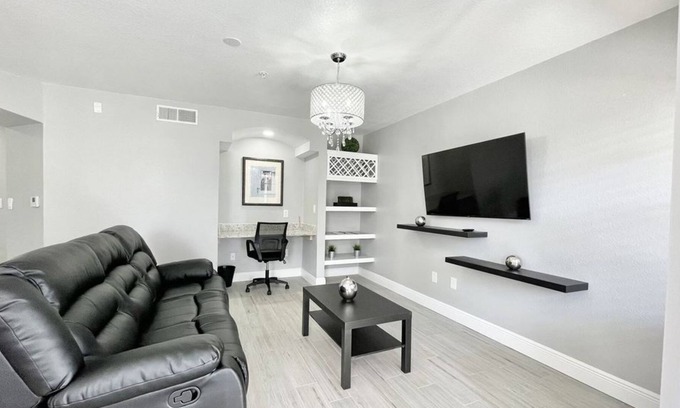 Metro West Condo | 1 Bedroom Condo 318547 by Houzlet