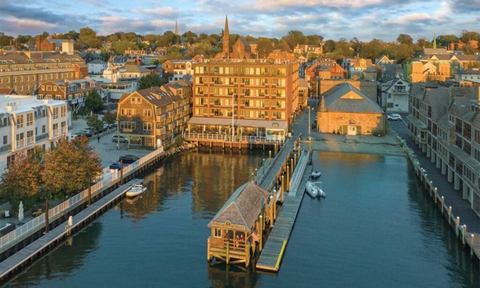 Yachting Village Condo | 1 Bedroom Condo w/Kitchen, Sleeps 4, at Inn On The Harbor Resort, Newport!