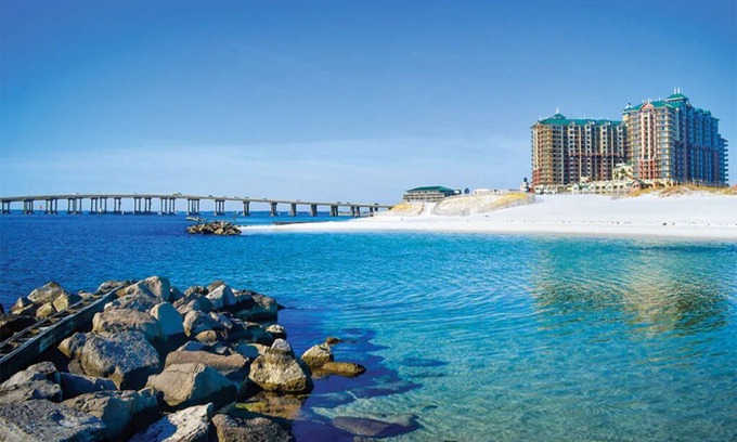 Destin Resort | 1 Bedroom Deluxe Condo at Emerald Grande, on Destin Beach! Sleeps 6!