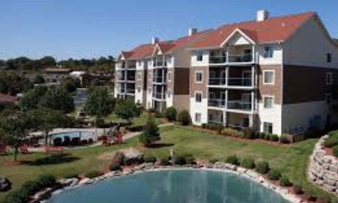 Table Rock Hotel | 1 Bedroom Deluxe, Mountain Vista Branson, MO!