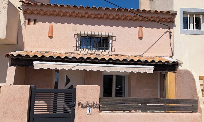 Martigues House | 1 bedroom private vacation home in martigues