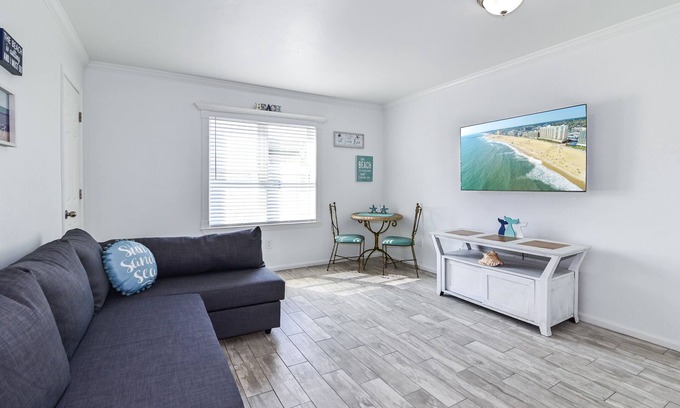 Northeast Virginia Beach Condo | 1 Block From Virginia Beach Resort Oceanfront & Boardwalk