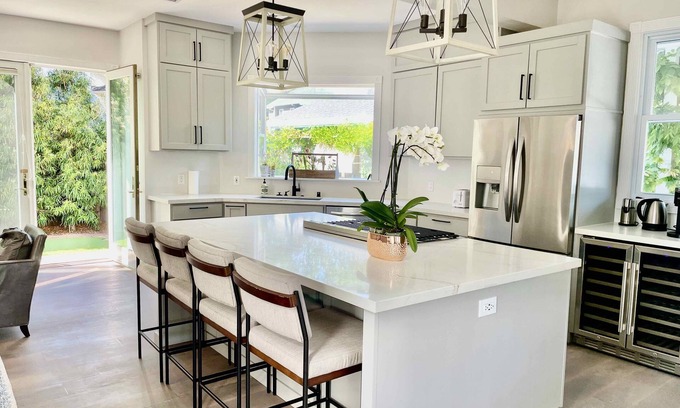 St. Helena House | 1 Block To St. Helena Main Street Shops, Restaurants! Avail Oct 13-18, 29-Nov 6
