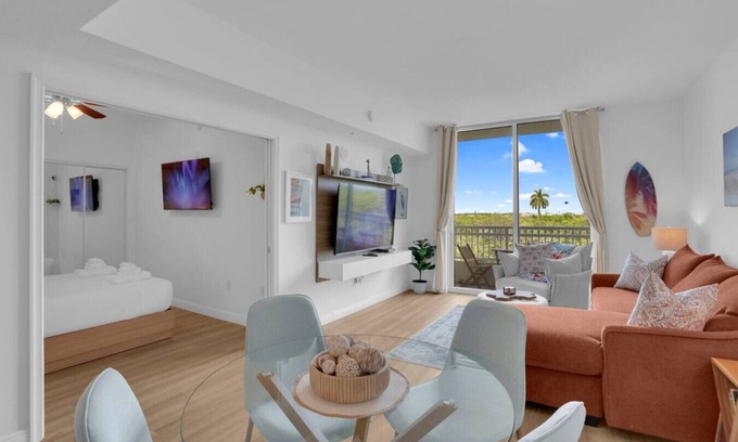 Boynton Beach Condo | 1 br 2bed LakeView Rooftop Pool