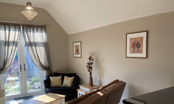 Kettering Cottage | 1 BR Garfield Cottage in Kettering