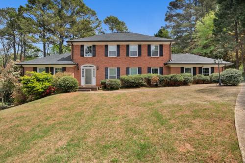 Tucker House | 1 BR Suite w Fenced Backyard - Parking!