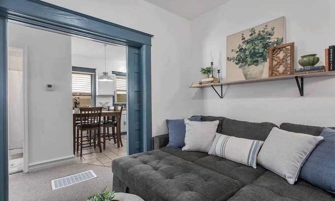 Independence House | 1 BR TownHome|Near Arrowhead|Hwy Access to DT KC