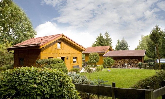 Druebeck House | 1 comfortable log cabin with fireplace in the forest, dog on request