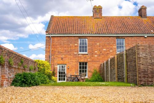Thornham House | 1 Dix Cottages