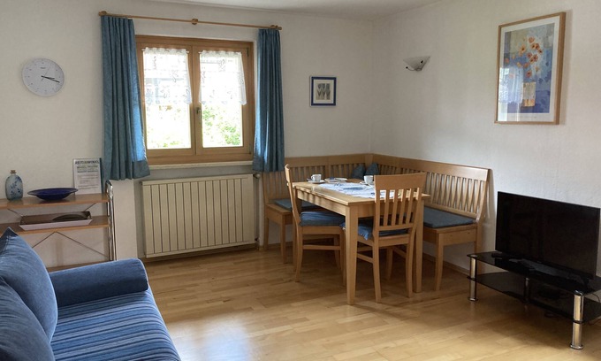 Blindau Apartment | (1) Drei-Raum-Ferienwohnung 60qm, 2 - 5 Personen, 2 Schlafzimmer mit Doppelbett, Wohnküche, große Balkonterrasse