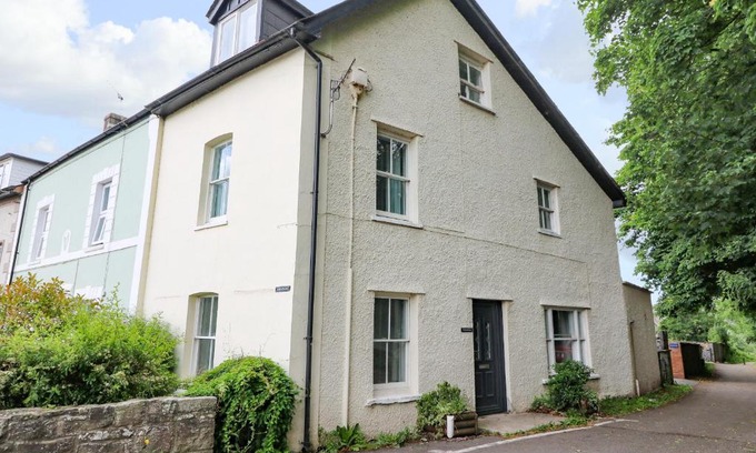 Brecon House | 1 Harp Terrace