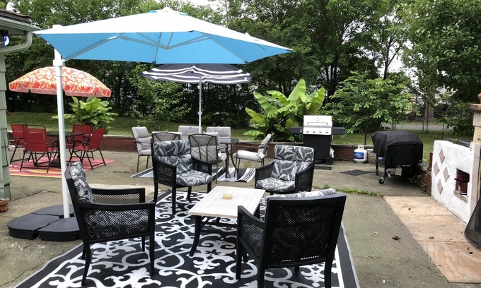 Sandusky House | #1 LOCATION 3 min to Cedar Point- Clean & Roomy- Sleeps 12 -20 Great Value 4 U