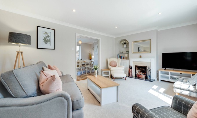 Martlesham Heath House | 1 Lux Farm Cottages - Three Bedroom House, Sleeps 6