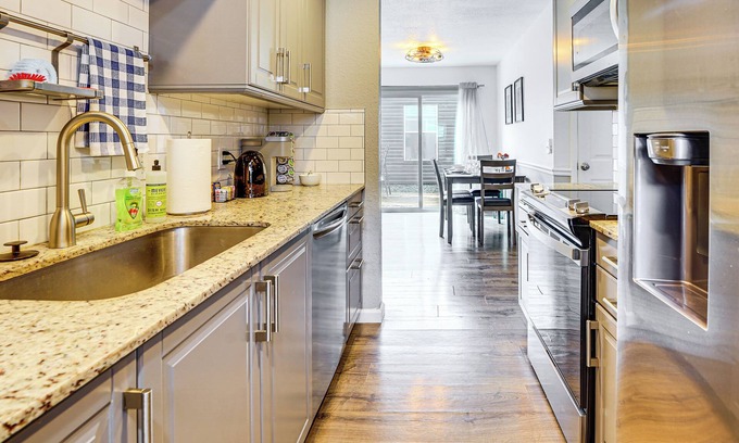 Bentonville Cottage | 1 Mi to Dtwn: Bentonville Retreat w/Patio