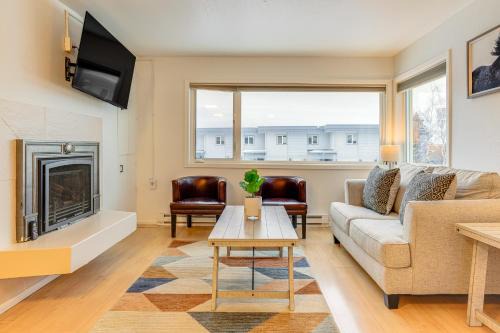 South Addition Apartment | 1 Mi to Dtwn Cozy Condo in Anchorage!