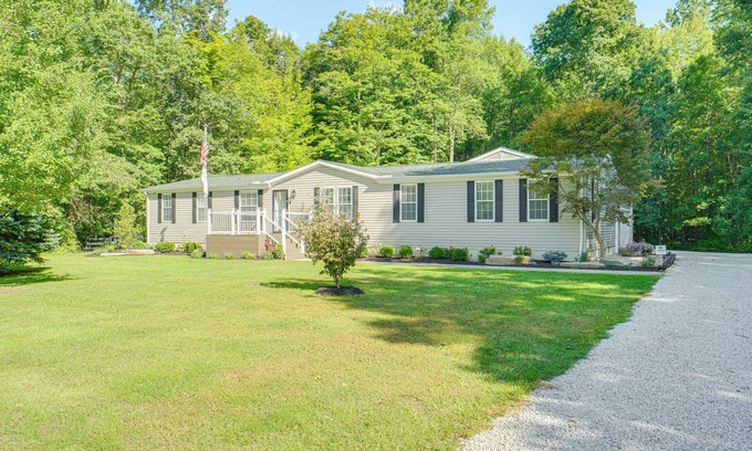 Geneva House | 1 Mi to Geneva SP: Family Home w/Game Room & Yard