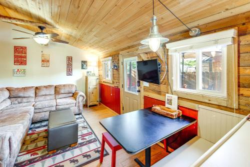 Grand Lake House | 1 Mi to Grand Lake Pet-Friendly Cabin with Grill!