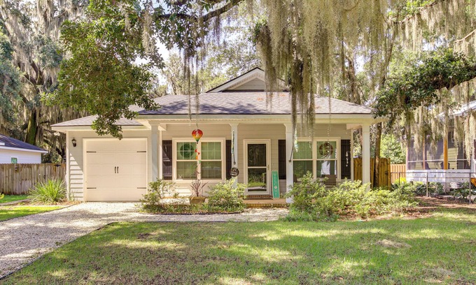 Darien House | 1 Mi to Riverfront: Darien Family Home