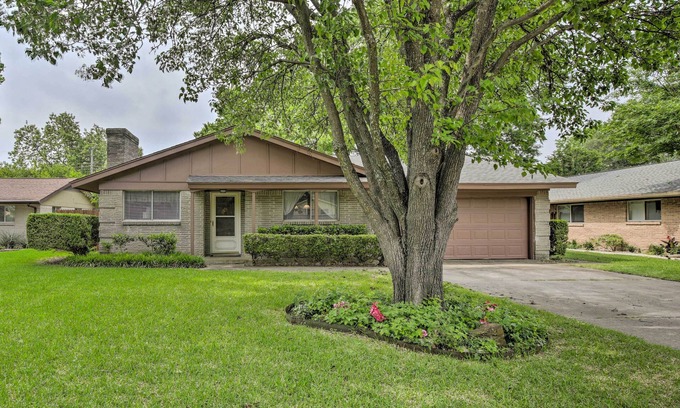 Richardson House | 1 Mi to University of Texas: Home in Richardson!