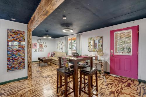 Griffin Heights House | 1 Mile To Fsu-artsy Tree-house