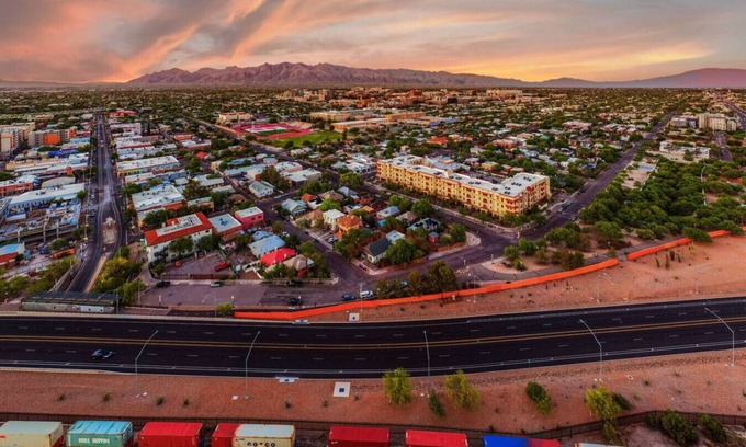 Iron Horse Historic District Apartment | 1 Min to 4th Ave & Congress | 1 BR 1 BA | Casita