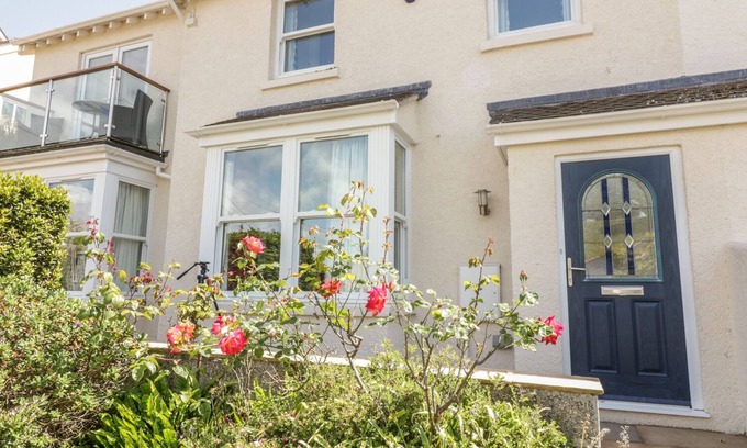 Salcombe Cottage | 1 ORCHARD COTTAGES, pet friendly, with a garden in Salcombe