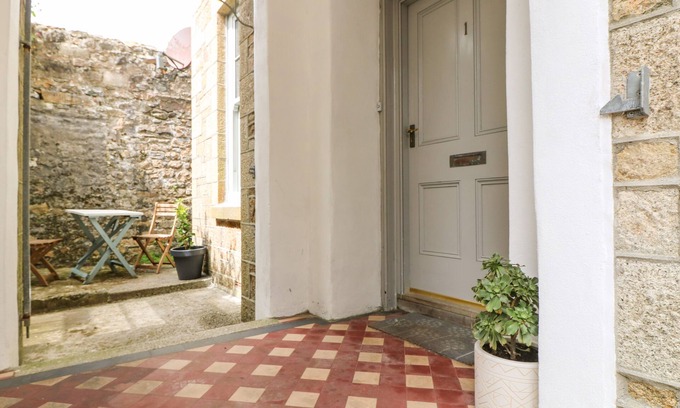 Chysauster Cottage | 1 REGENTS MEWS, pet friendly, character holiday cottage in Penzance
