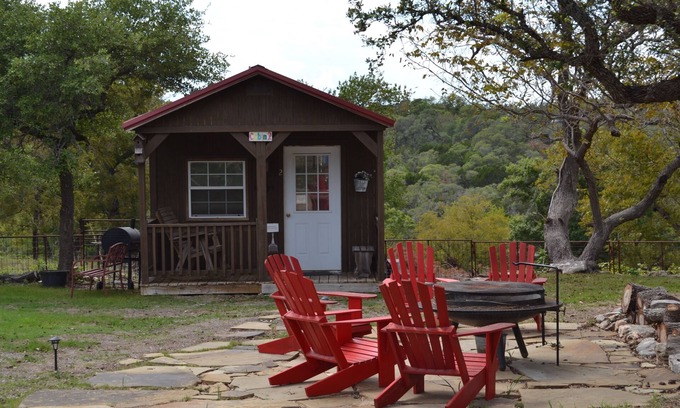 Kerrville Cabin | 1 Room Cabin getaway, quiet country views, wildlife, pet friendly