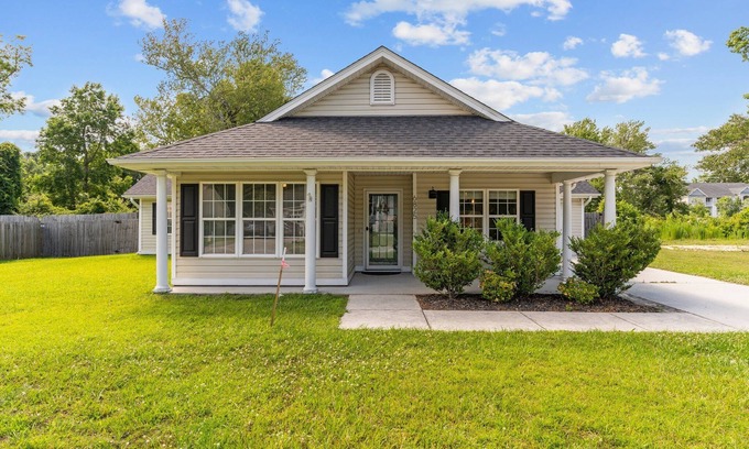 Kings Grant House | 1-Story Home - Minutes from Wrightsville Beach -Bring Your Dog!