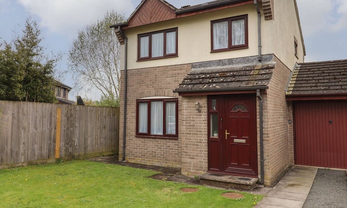 Liverton Cottage | 1 TAYLORS NEWTAKE, pet friendly, with a garden in Newton Abbot