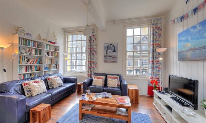 Lyme Regis Cottage | 1 THE OLD POSTHOUSE, family friendly in Lyme Regis
