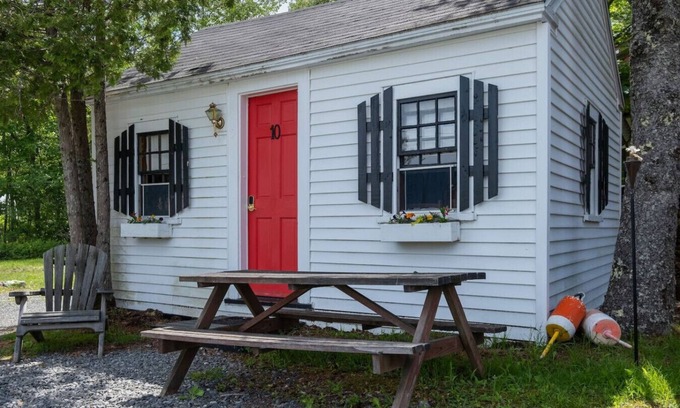 Trenton Cottage | 10 1BR Acadia Cottage w/AC Open Hearth Inn