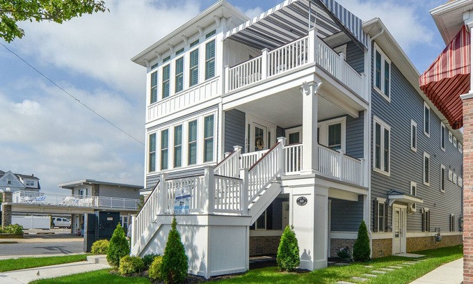 North End House | 10 BR/6 BA, Elevator, Wesley Ave, close to everything heart of OCNJ, sleeps 28