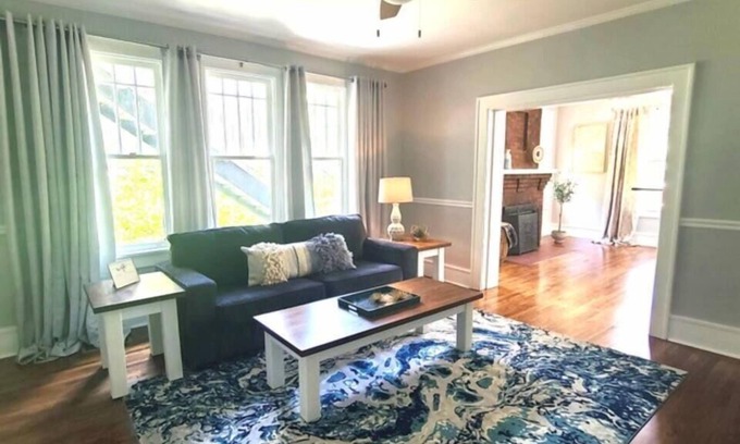 Colonel Elias Earle Historic District Apartment | 10 Gorgeous, contemporary Apt on Historic Earle St
