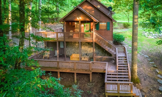 Qualla Cabin | *10% July Discount -For Dates Stayed July 8th -31st - New Reservations Only*