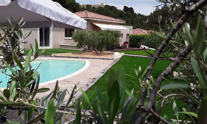 Rochefort-du-Gard Villa | 10 min Avignon Contemporary Villa View Private Pool Quiet wifi landscaped garden