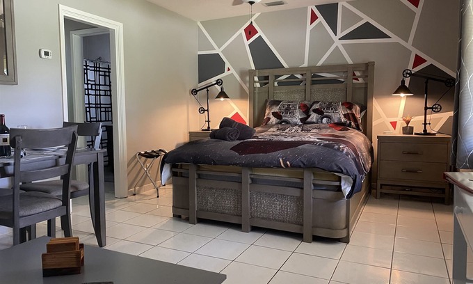 Lake Ridge Apartment | 10 min to Beach, Las Olas, and Wilton Drive