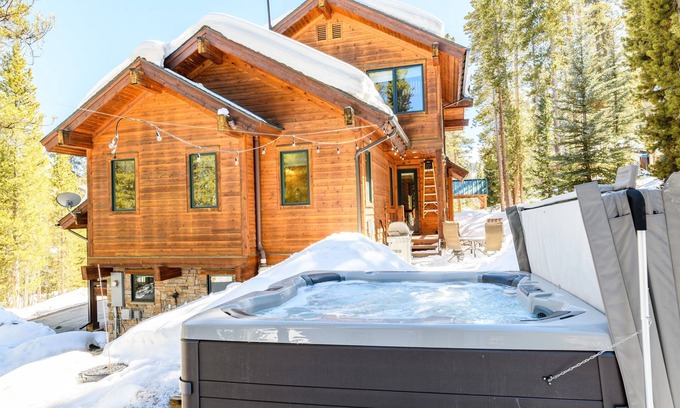 Winterwood House | 10 min to Breck; Private Hot Tub; Bonus Room