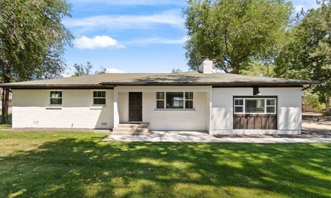 Northwest Boise City House | 10 min to Downtown Eagle & 15 min to Downtown Boise! 2 KING BEDS | 3 month+ Stays Welcome!