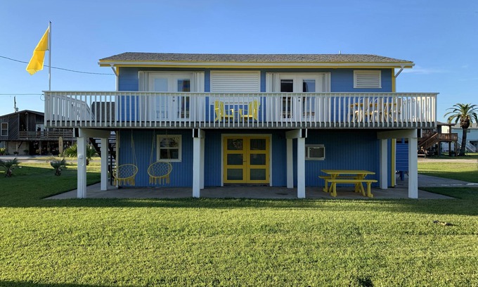 Jamaica Beach Cottage | 10 Min Walk to Beach, Cozy Family Home