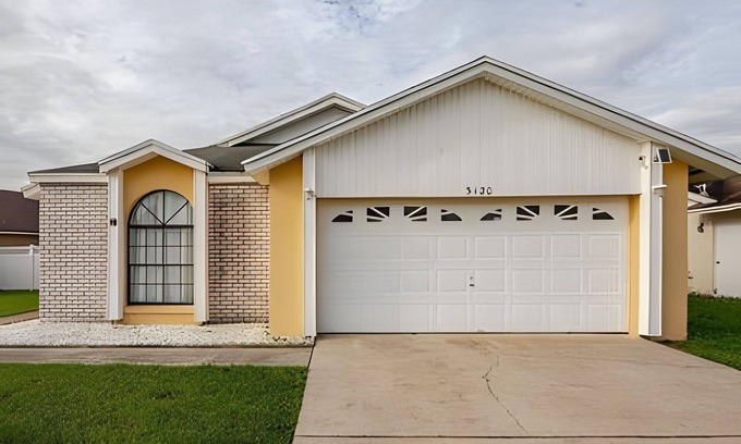 Indian Wells House | 10 Minutes to Disney Pool Home *Renovated*