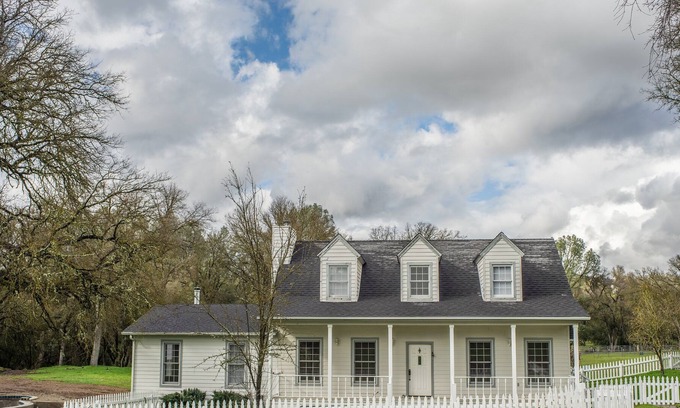 Mariposa House | 10 plus acres-minutes from Mariposa and Yosemite