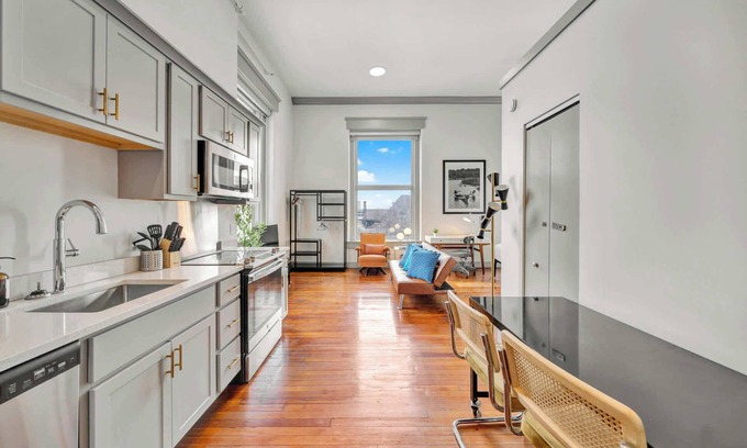 Downtown Louisville Apartment | 10-Unit Cozy Loft w Free Parking | Med District